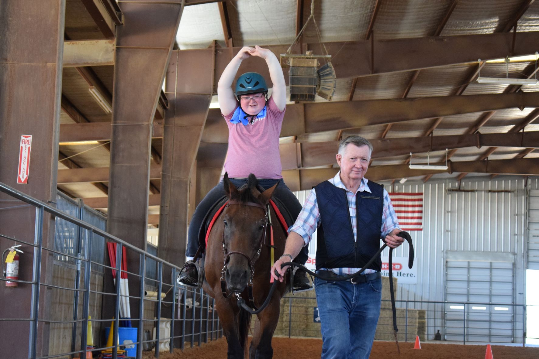 Don horse handling in a class
